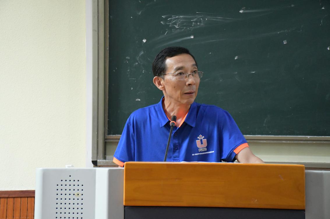 帮助入党积极分子不断提高思想理论水平